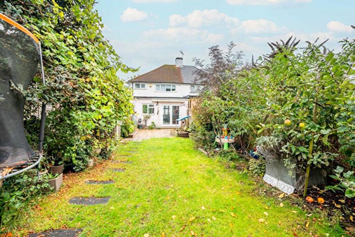 3 Bedroom Semi-Detached House For Sale In Penn Road, Park Street, St. Albans, Hertfordshire, AL2