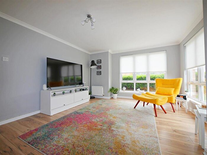 2 Bedroom Flat To Rent In Bathlin Crescent, Moodiesburn, Glasgow, G69