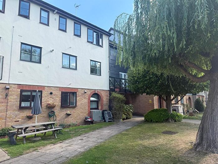 1 Bedroom Flat To Rent In Albany Mews, Ware, SG12