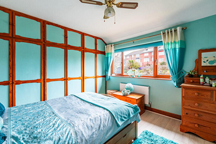 3 Bedroom Semi-Detached House For Sale In Portway, Sea Mills, Bristol, BS9 - Photo 12