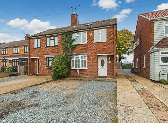 4 Bedroom Semi Detached House For Sale In Abbotts Drive, Stanford Le Hope, SS17