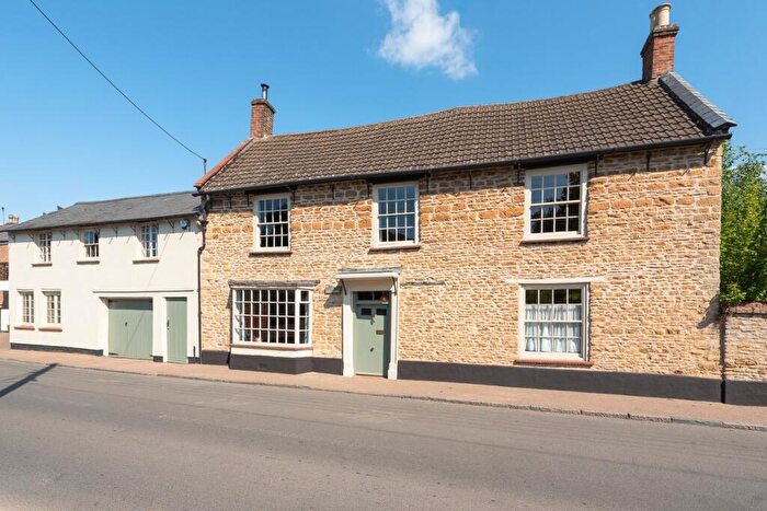 5 Bedroom Detached House For Sale In High Street, Harrold, Bedfordshire, MK43