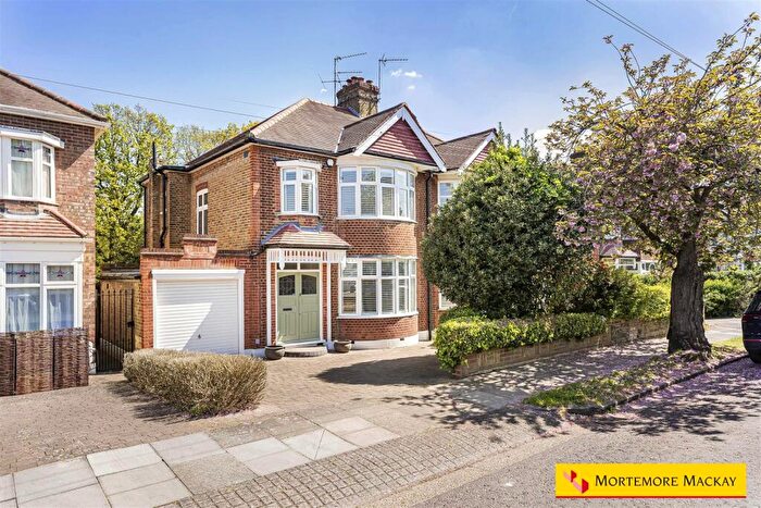 3 Bedroom Semi-Detached House For Sale In Cheyne Walk, London, N21