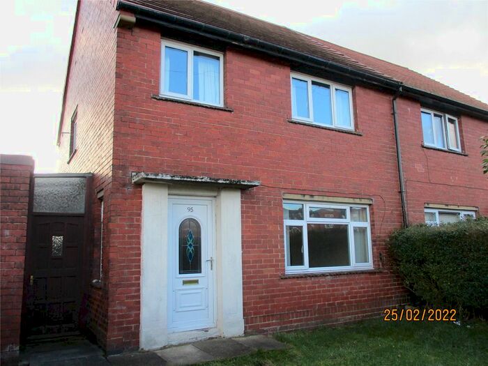 3 Bedroom Semi-Detached House To Rent In Edge Avenue, Thornhill, WF12