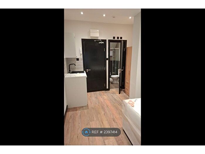 Studio To Rent In Donnybrrok Road, London, SW16