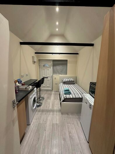 Studio To Rent In Tenterden Dr, Hendon, NW4