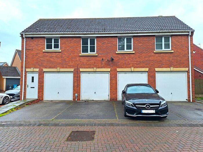 2 Bedroom Flat For Sale In Selset Way, Kingswood, Hull, HU7