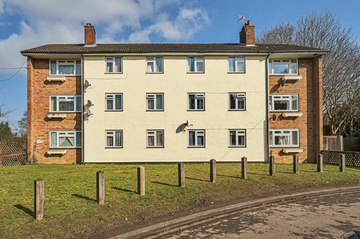 2 Bedroom Apartment To Rent In Slade Close, Headington, OX3