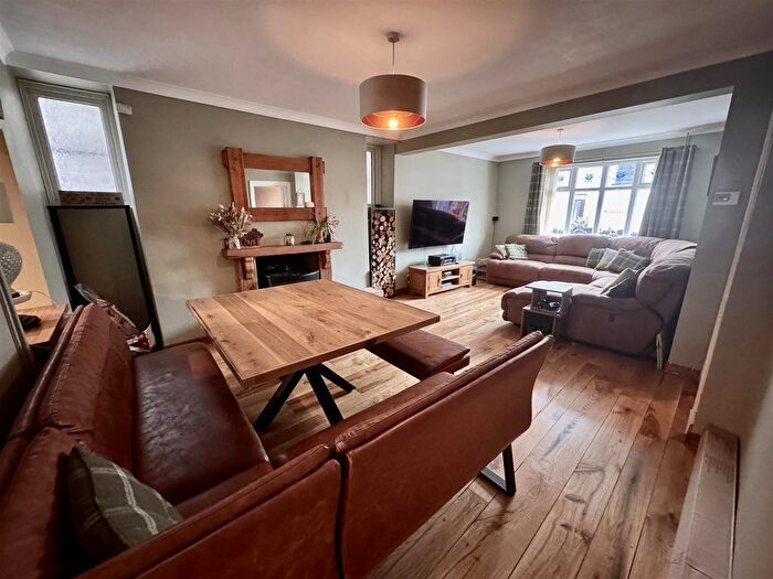 3 Bedroom End Of Terrace House For Sale In Heol Y Gors, Cwmgors, Ammanford, SA18