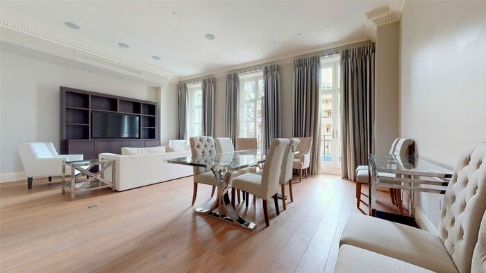 2 Bedroom Flat To Rent In Buckingham Gate, Westminster, London, SW1E