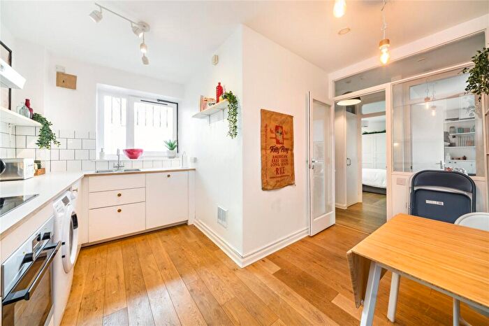 1 Bedroom Flat For Sale In Banbury Road, London, E9