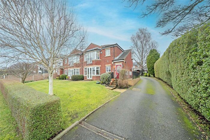 2 Bedroom Flat For Sale In Flat, The Drive, Alwoodley, Leeds, LS17