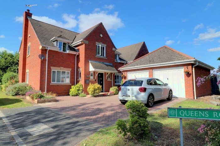 5 Bedroom Detached House For Sale In Queens Road, Calf Heath, Wolverhampton, WV10