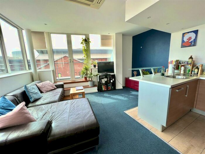 2 Bedroom Flat To Rent In Trinity One, East Street, Leeds, West Yorkshire, LS9