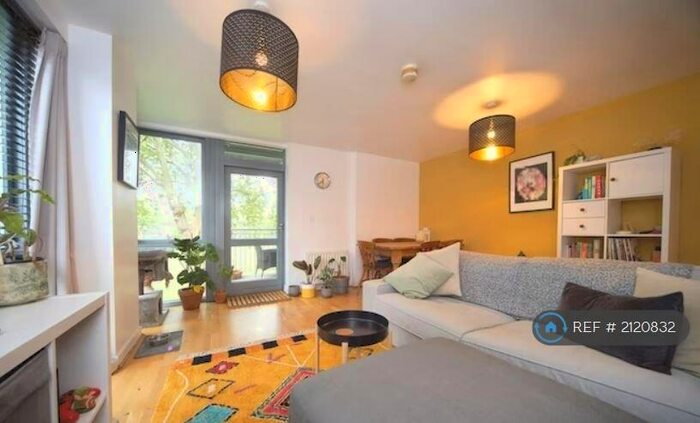 3 Bedroom Flat To Rent In Morton House, London, E5