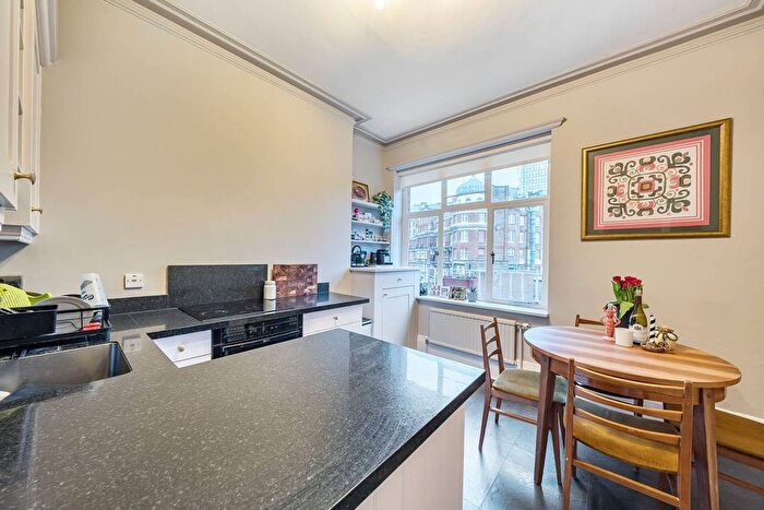 1 Bedroom Flat To Rent In Buckingham Gate, St James's Park, London, SW1E