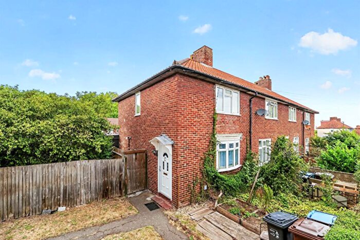 3 Bedroom End Of Terrace House For Sale In Chester Gardens, Morden, SM4