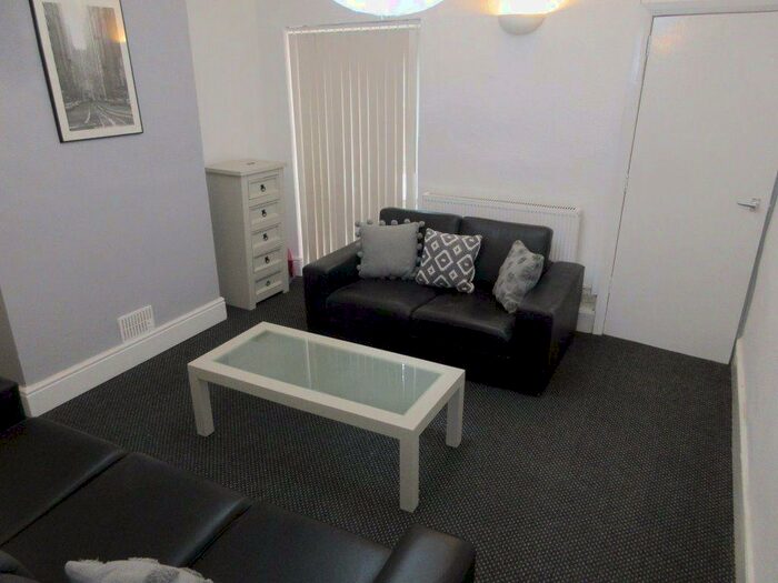 4 Bedroom House To Rent In Tiverton Road, B29