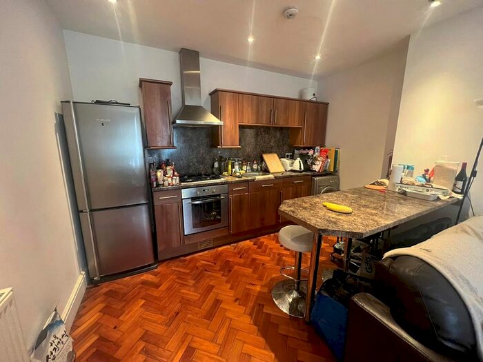 1 Bedroom Flat To Rent In Colchester Avenue, Penylan, Cardiff, CF23