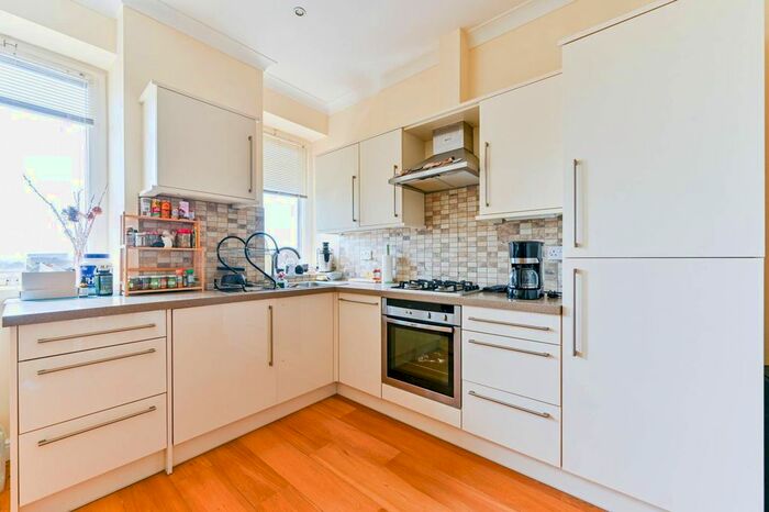 2 Bedroom Flat To Rent In Kingsgate House, Stanmore, HA7