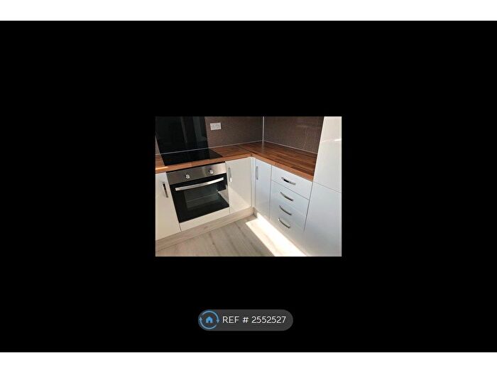 2 Bedroom Flat To Rent In Charminster Close, Swindon, SN3