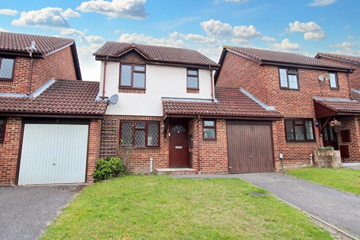 3 Bedroom Link Detached House To Rent In Membury Close, Frimley, Camberley, Surrey, GU16