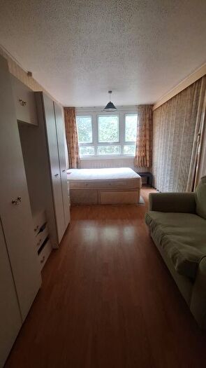 1 Bedroom Flat To Rent In Excelsior Close, Kingston Upon Thames, KT1