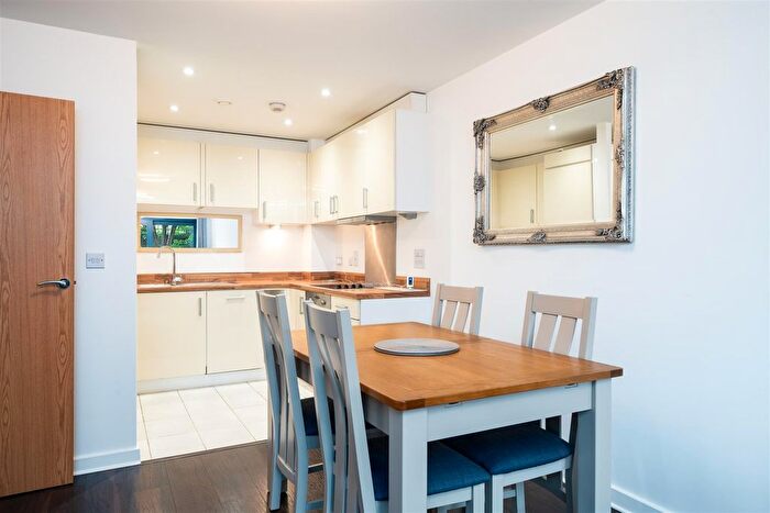 1 Bedroom Flat For Sale In Chartfield Avenue, Putney Hill, SW15