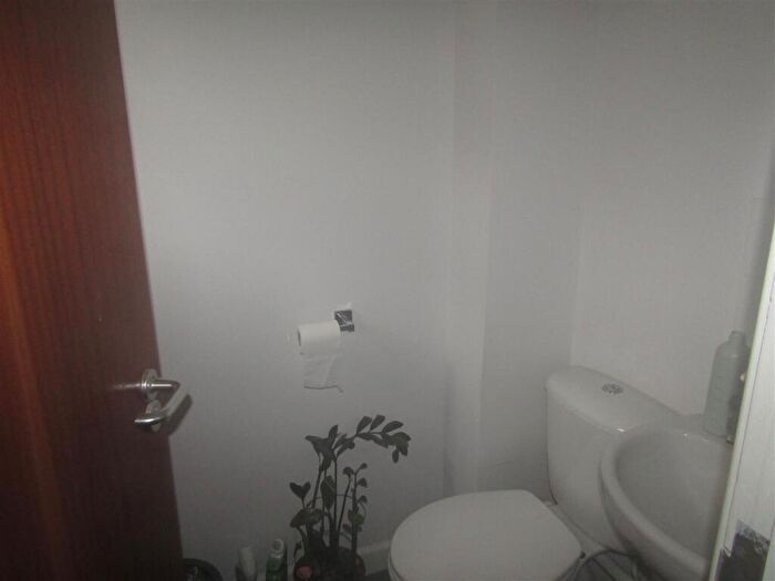 2 Bedroom Apartment To Rent In Queens Crescent, Exeter, EX4