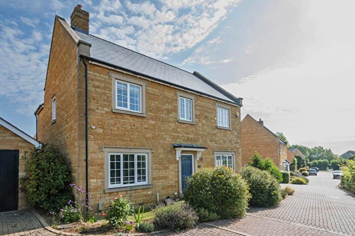 4 Bedroom Detached House For Sale In Stopford Place, Chipping Norton, OX7