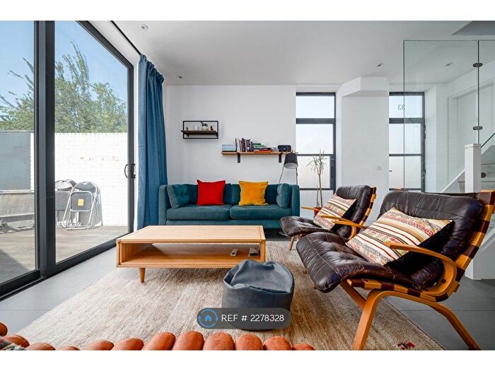 3 Bedroom Terraced House To Rent In Crossway, London, N16