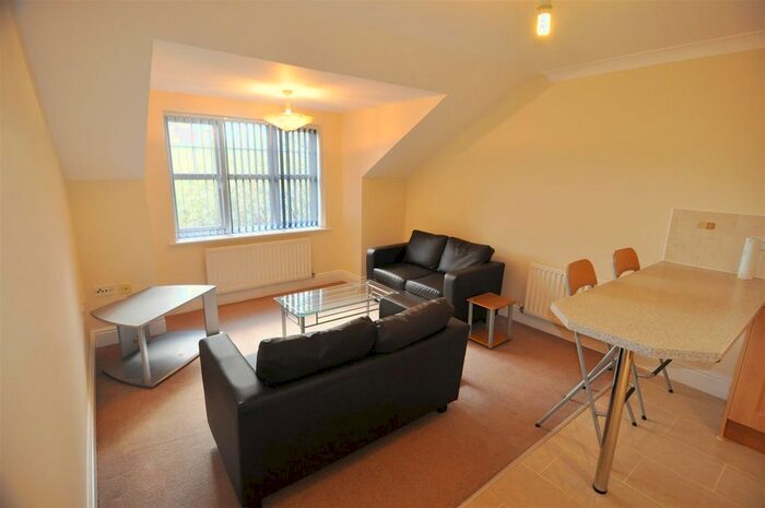2 Bedroom Flat To Rent In Woolcombers Way, Laisterdyke, Bradford, BD4