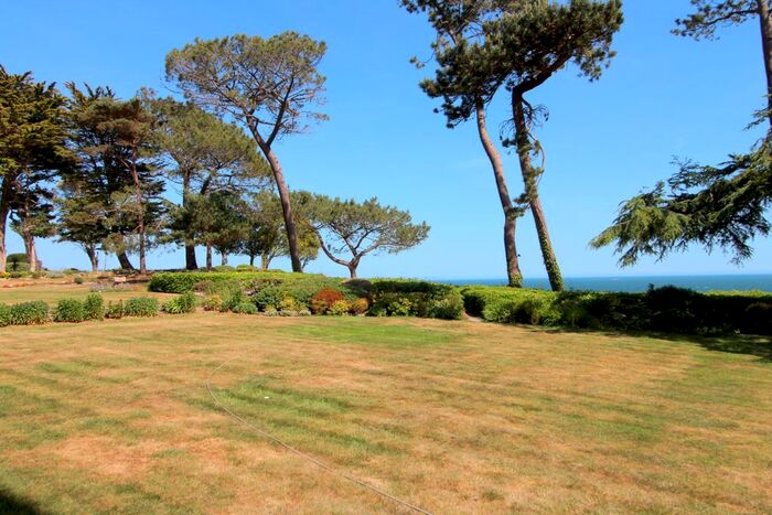 2 Bedroom Flat To Rent In Ravine Court, Meriden Close, Canford Cliffs, BH13