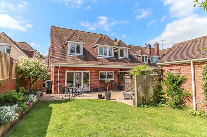 3 Bedroom Link Detached House For Sale In Church Road, Kings Somborne, Stockbridge, Hampshire, SO20