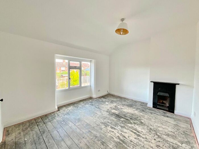 3 Bedroom Terraced House For Sale In Queens Square, Stone, ST15 - Photo 9