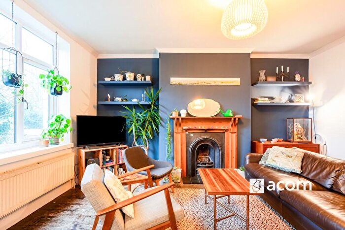 2 Bedroom Flat To Rent In Rye Hill Park London, SE15