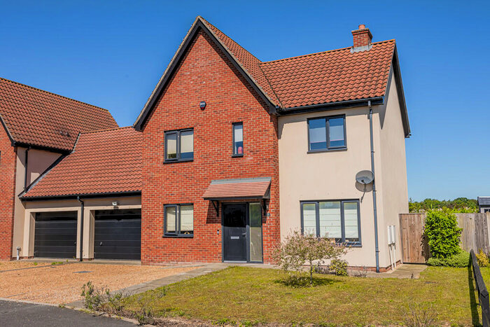 4 Bedroom Link Detached House For Sale In Sam Smith Way, Rackheath, NR13
