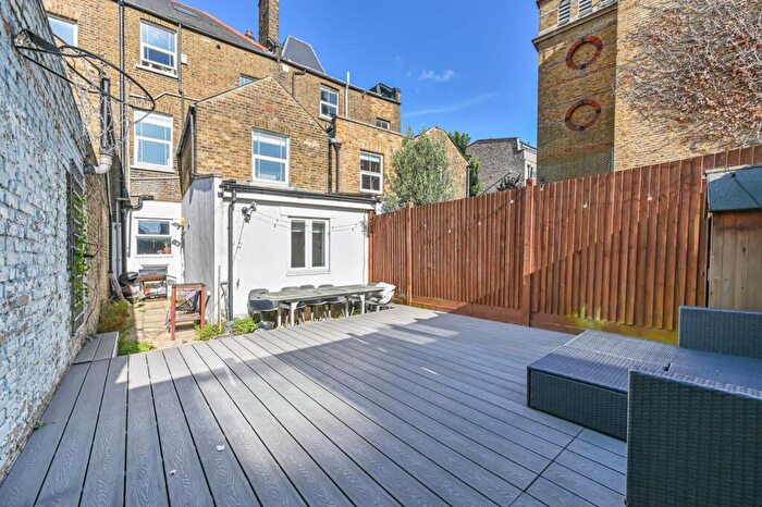 3 Bedroom Flat To Rent In Railton Road, Herne Hill, London, SE24