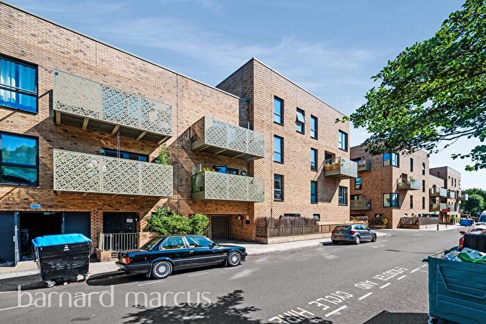 1 Bedroom Apartment To Rent In Elmington Road, London, SE5