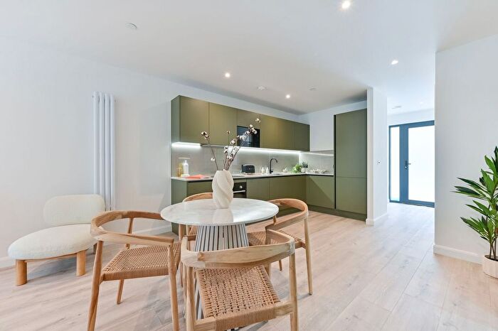 1 Bedroom Flat To Rent In Wandle Place, Earlsfield, Wimbledon, SW18