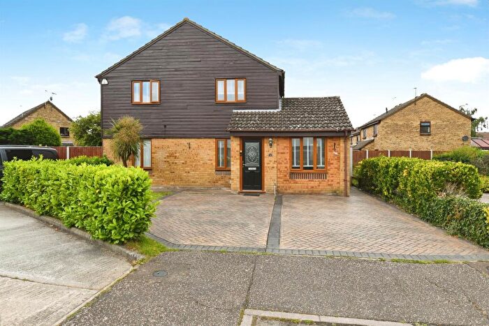 3 Bedroom Detached House For Sale In Bouchers Mead, Chelmsford, CM1