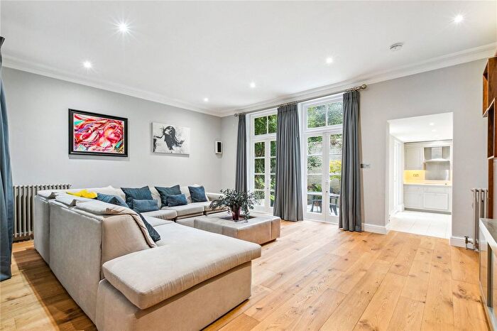 2 Bedroom Flat For Sale In Redcliffe Square, London, SW10