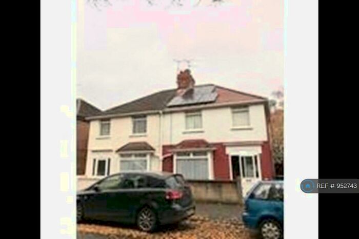 3 Bedroom Semi-Detached House To Rent In Beckhampton Street, Swindon, SN1