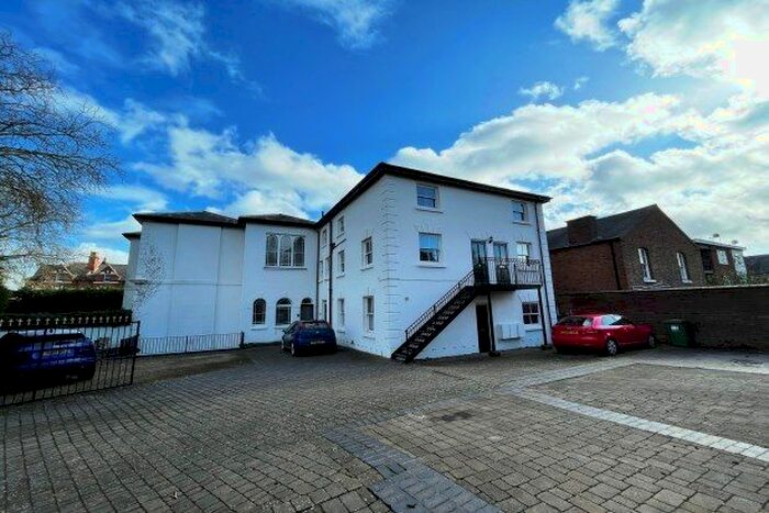 3 Bedroom Terraced House To Rent In Warwick Place, Leamington Spa CV32