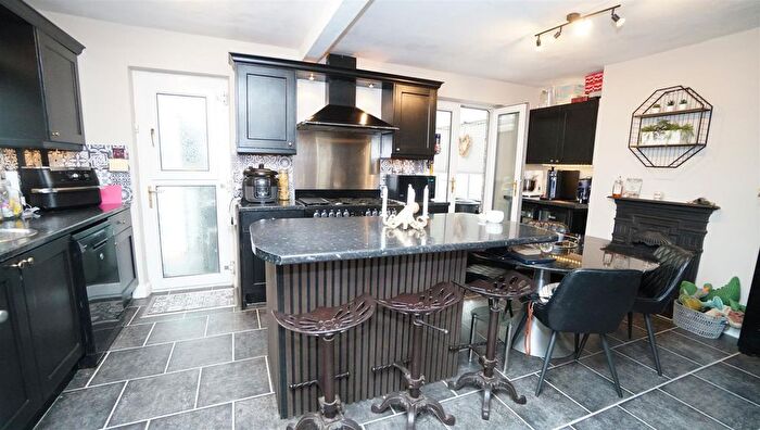3 Bedroom Semi-Detached House For Sale In Pellon Terrace, Idle/Thackley Bradford, BD10