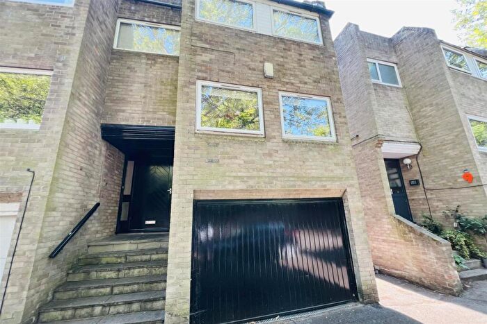 4 Bedroom Town House For Sale In Clumber Crescent North, The Park, NG7