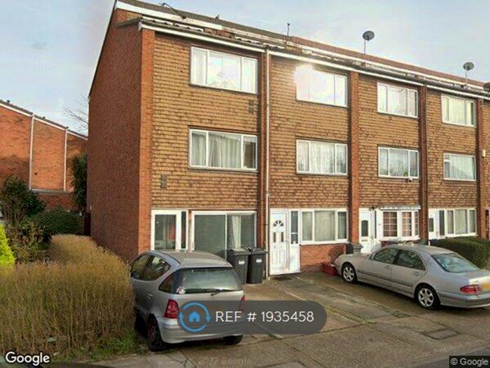 3 Bedroom Maisonette To Rent In Travellers Way, Hounslow, TW4