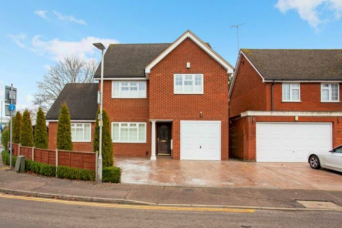 5 Bedroom Detached House To Rent In Ashbury Close, Hatfield, AL10