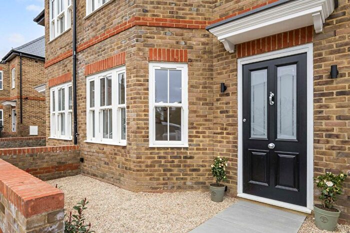 4 Bedroom Semi-detached House For Sale In Station Road, Hampton, TW12