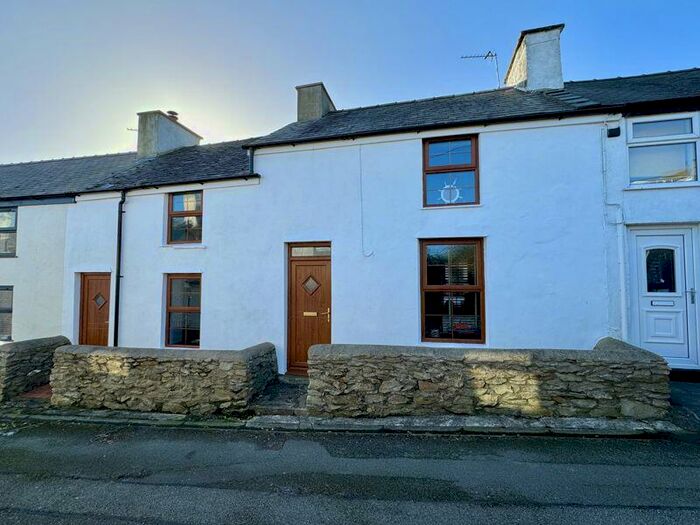 3 Bedroom Cottage For Sale In Mountain, Holyhead, LL65